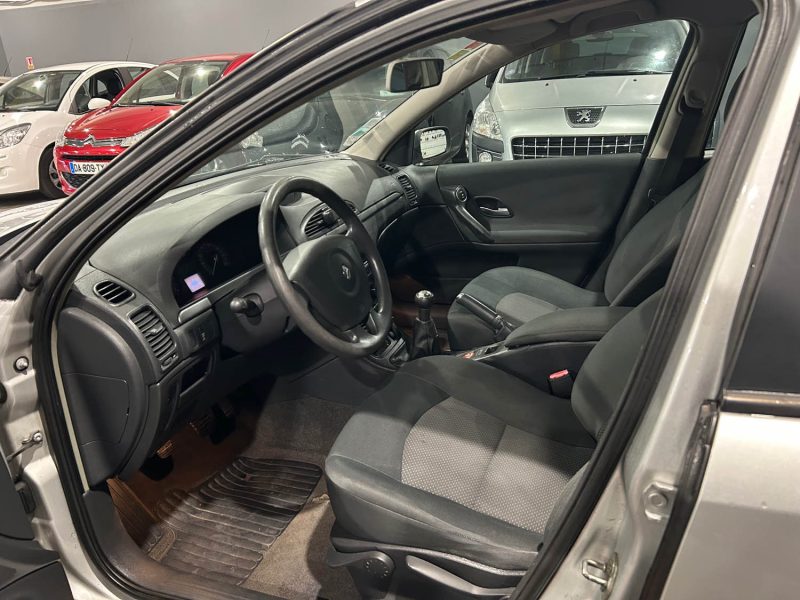 RENAULT LAGUNA 1.6I 16V 109CH