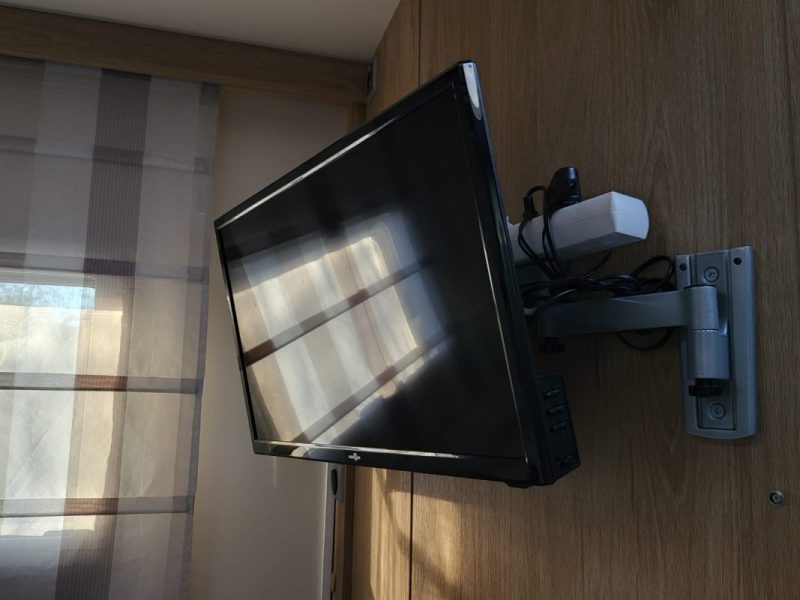 FORD TRANSIT 5 2.0 TDCI HORON 67XT 170CV / ATTELAGE + ROUE DE SECOURS + 2 LIT + TV / 