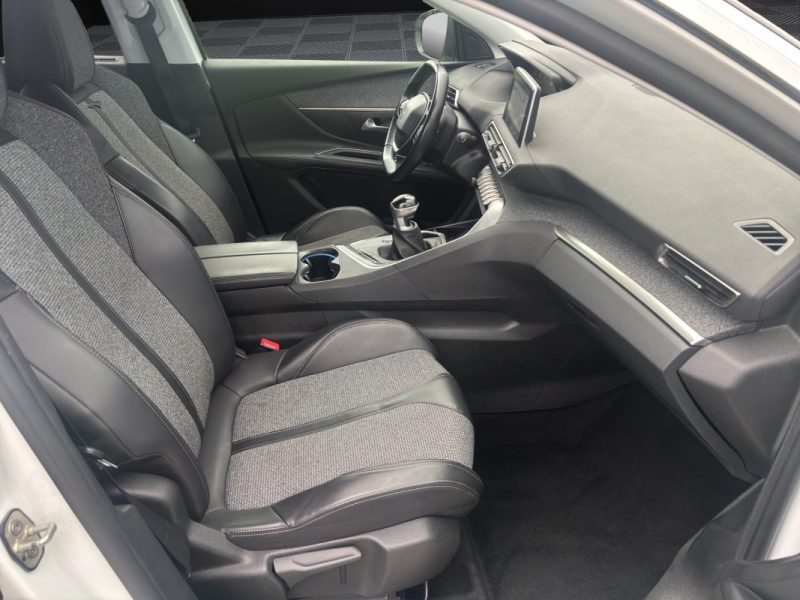 PEUGEOT 5008 1.5 BlueHDI 130 cv Allure 