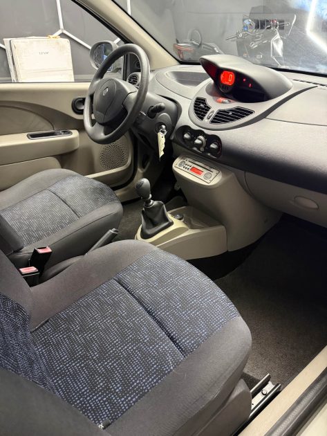 RENAULT TWINGO II 1.2 60 2008