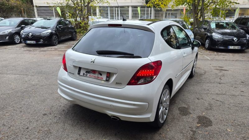 Peugeot 207 1.6 HDi 110 cv féline phase 2, *Idéale jeune conducteur*, *Toit panoramique*, *GPS*