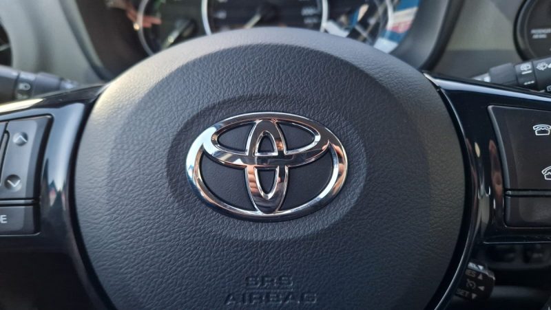 TOYOTA YARIS 116H FRANCE BUSINESS 2020