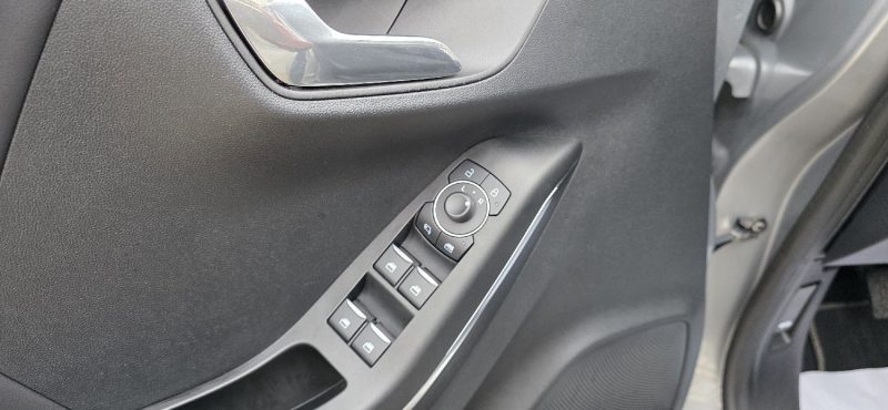 FORD PUMA 1.0 FLEXIFUEL 125CH MHEV  TITANIUM / TOIT OUVRANT / ATTELAGE / 1er Main