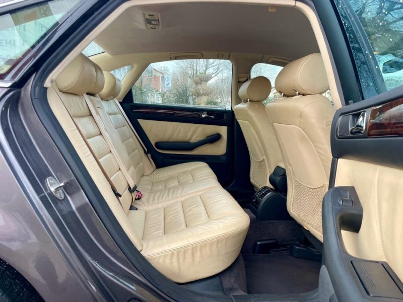 AUDI A6  2.5 V6 TDI 150 PACK LUXE 