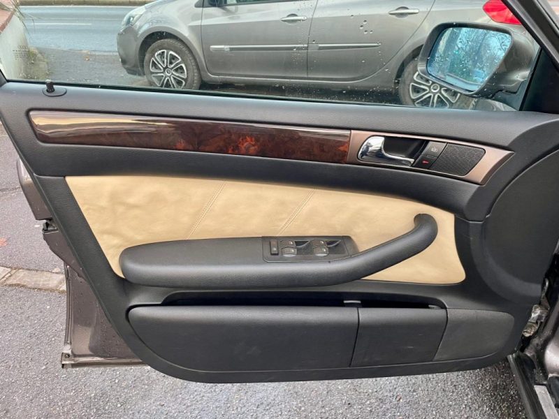 AUDI A6  2.5 V6 TDI 150 PACK LUXE 