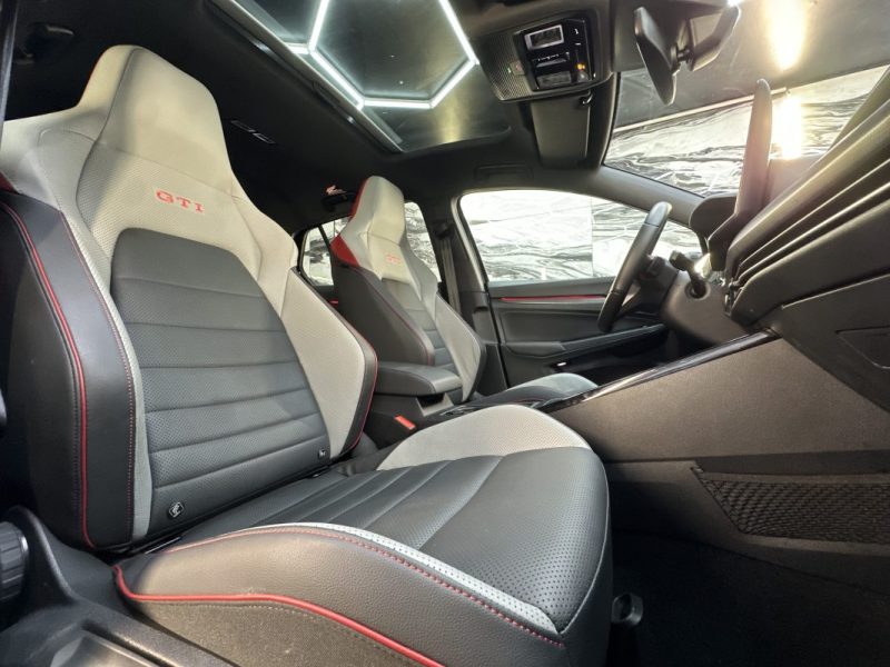 VOLKSWAGEN GOLF GTI  2024