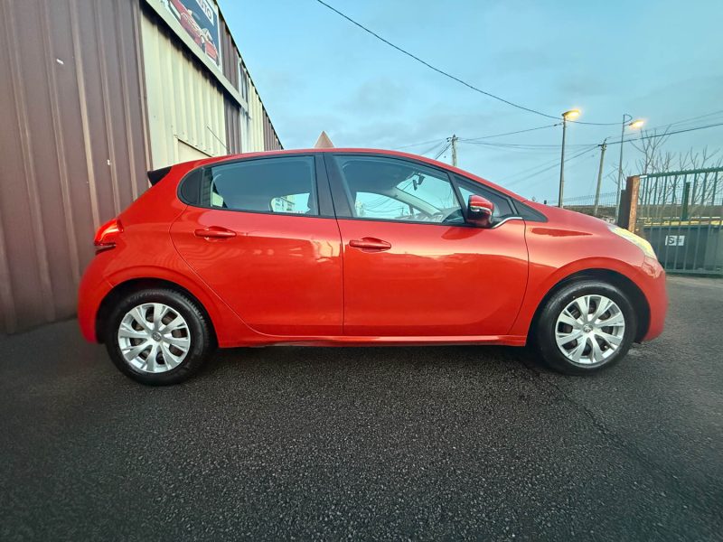 PEUGEOT 208 PHASE 2 1.6 HDI 75CV - 8V TURBO  2015