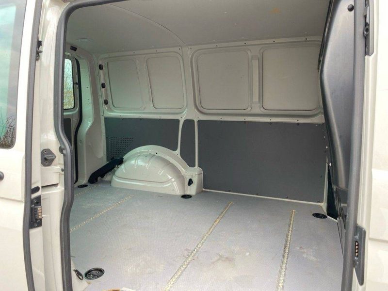 VOLKSWAGEN T6 TRANSPORTER 2.0 TDI DSG R1825
