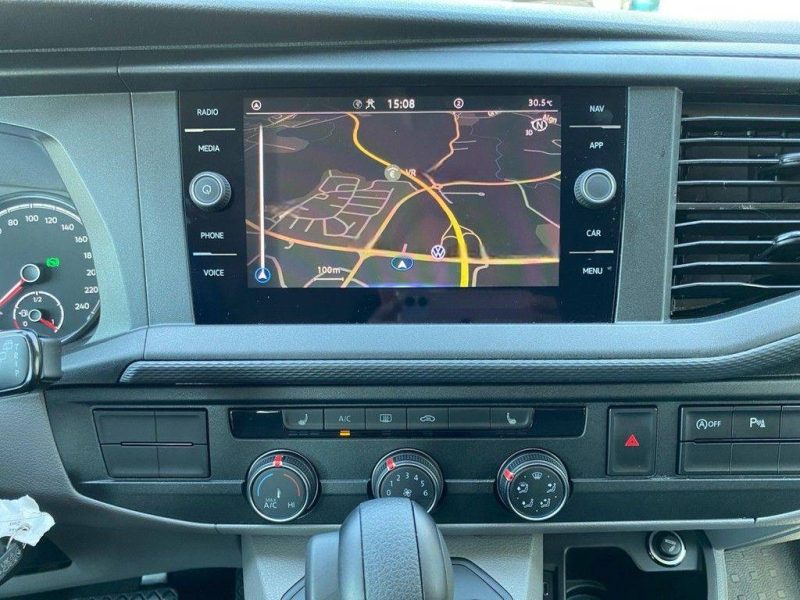 VOLKSWAGEN T6 TRANSPORTER KOMBI 2.0 TDI R1826