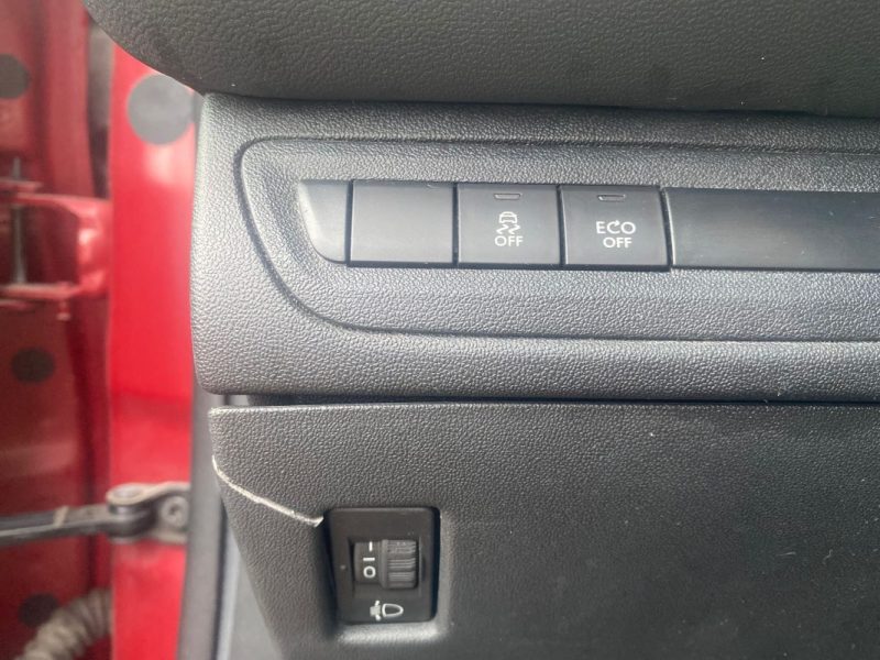 PEUGEOT 208  1.4 E-HDI 68 ACTIVE BMP 2012