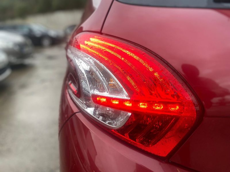 PEUGEOT 208  1.4 E-HDI 68 ACTIVE BMP 2012