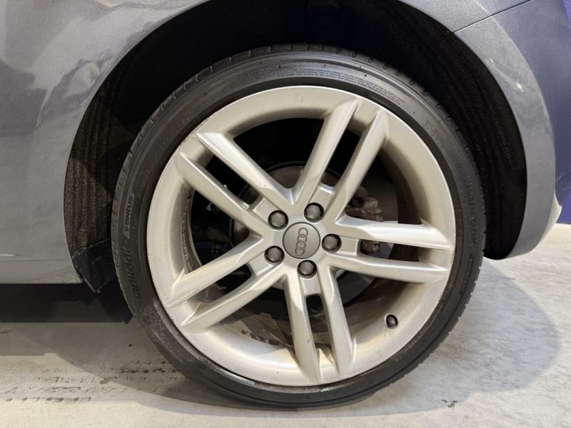 AUDI A1 1.6 TDI 105 S-Line / SUIVI ENTRETIEN / KIT DISTRIBUTION A JOUR 