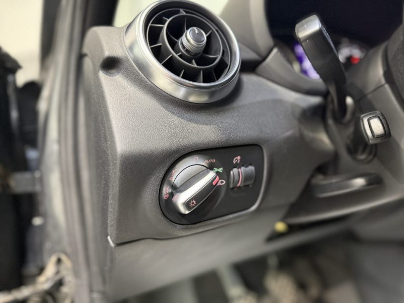 AUDI A1 1.6 TDI 105 S-Line / SUIVI ENTRETIEN / KIT DISTRIBUTION A JOUR 