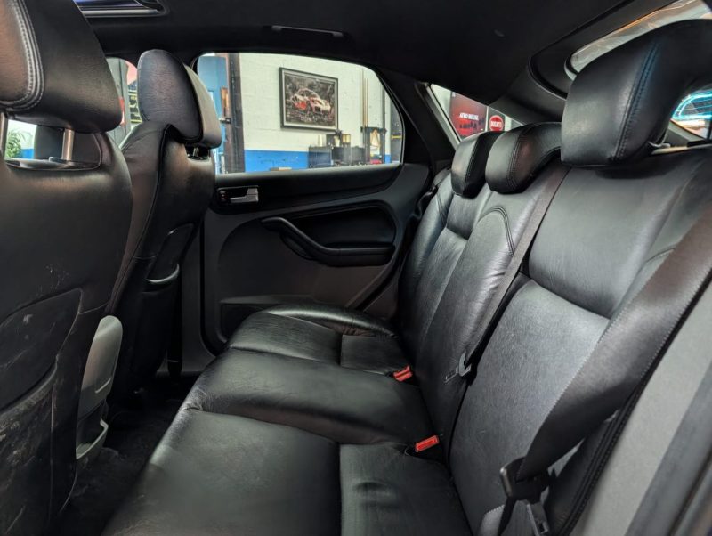 FORD FOCUS 2.5 225 CV ST TOIT OUVRANT / ENTRETIEN A JOUR