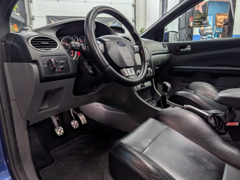 FORD FOCUS 2.5 225 CV ST TOIT OUVRANT / ENTRETIEN A JOUR