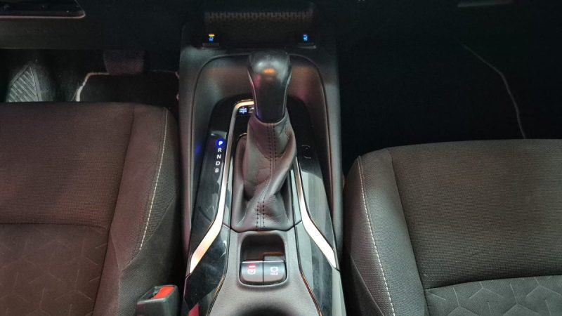 TOYOTA COROLLA BERLINE 122cv DYNAMIC BUSINESS/1 ERE MAIN/TVA RECUPERABLE