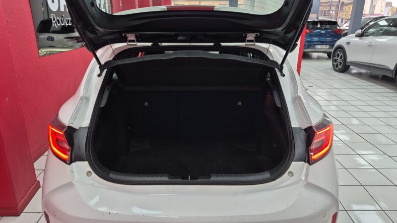 TOYOTA COROLLA BERLINE 122cv DYNAMIC BUSINESS/1 ERE MAIN/TVA RECUPERABLE