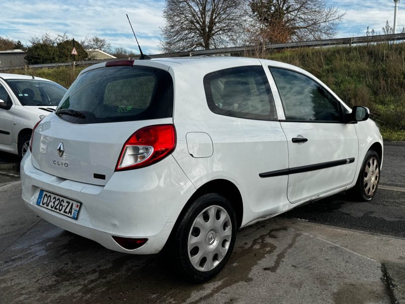 RENAULT CLIO 3 SOCIETE TOMTOM AIR 1.5DCI 75 2013