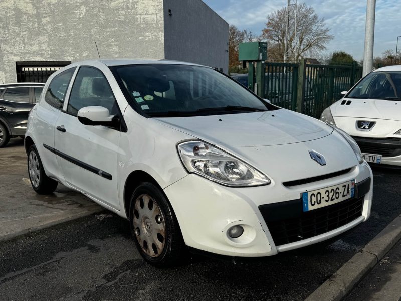 RENAULT CLIO 3 SOCIETE TOMTOM AIR 1.5DCI 75 2013