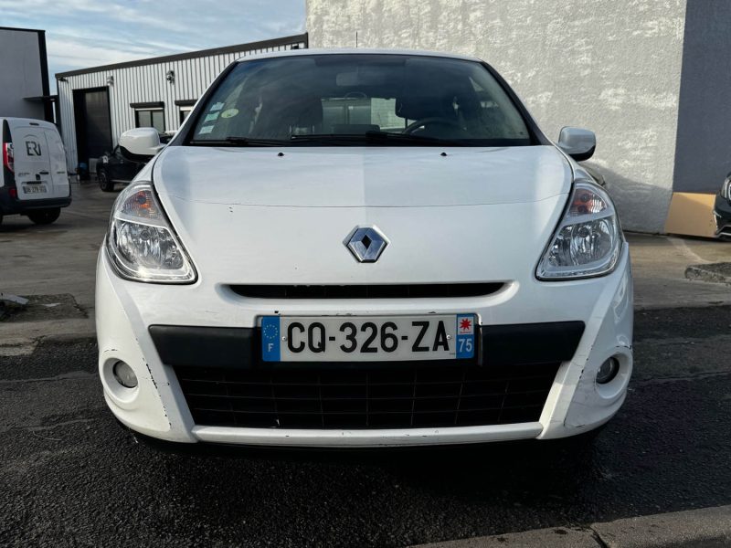 RENAULT CLIO 3 SOCIETE TOMTOM AIR 1.5DCI 75 2013
