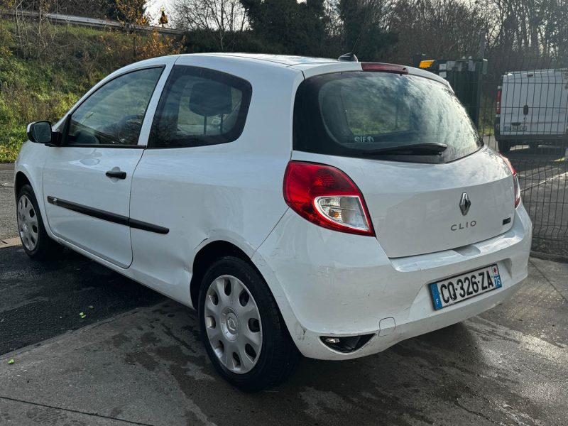 RENAULT CLIO 3 SOCIETE TOMTOM AIR 1.5DCI 75 2013