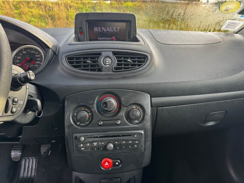 RENAULT CLIO 3 SOCIETE TOMTOM AIR 1.5DCI 75 2013