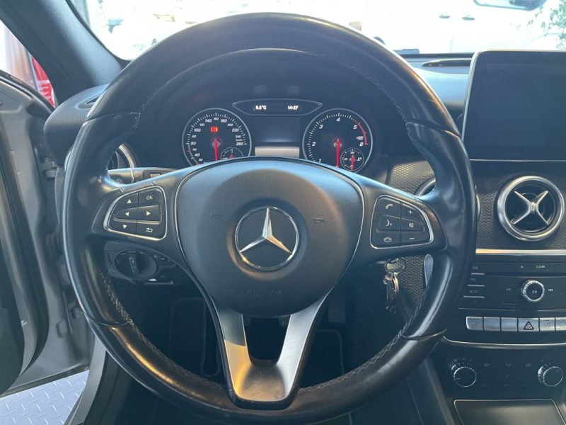 MERCEDES CLASSE A 176 A180 D INSPIRATION 2015