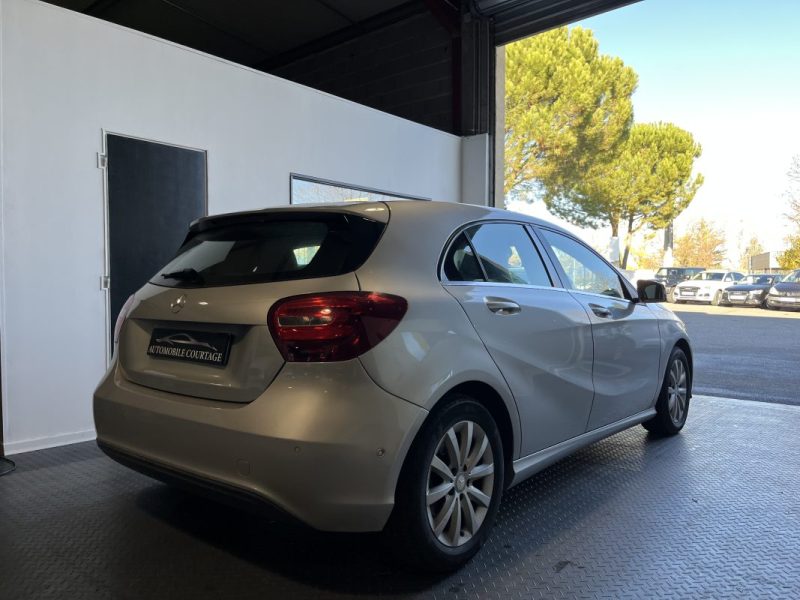 MERCEDES CLASSE A 176 A180 D INSPIRATION 2015
