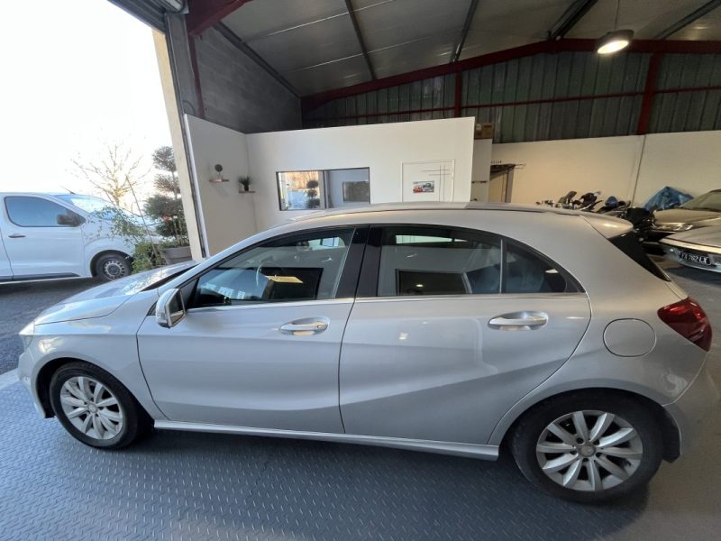 MERCEDES CLASSE A 176 A180 D INSPIRATION 2015