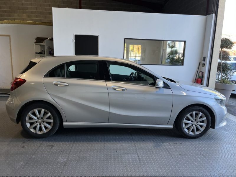 MERCEDES CLASSE A 176 A180 D INSPIRATION 2015