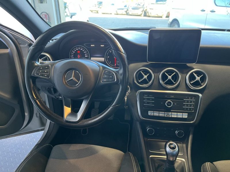 MERCEDES CLASSE A 176 A180 D INSPIRATION 2015
