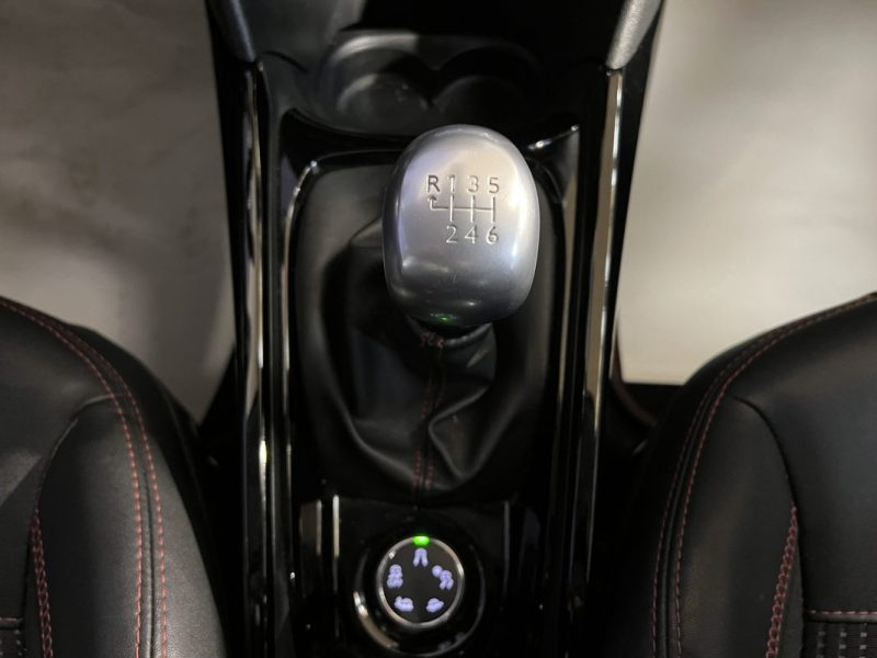 PEUGEOT 2008 1.6 HDI 120 GT LINE - GPS - CAMERA DE RECUL - SUIVI FACTURES  