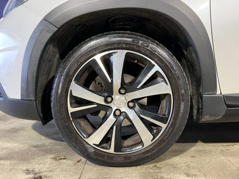 PEUGEOT 2008 1.6 HDI 120 GT LINE - GPS - CAMERA DE RECUL - SUIVI FACTURES  