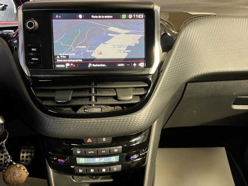 PEUGEOT 2008 1.6 HDI 120 GT LINE - GPS - CAMERA DE RECUL - SUIVI FACTURES  