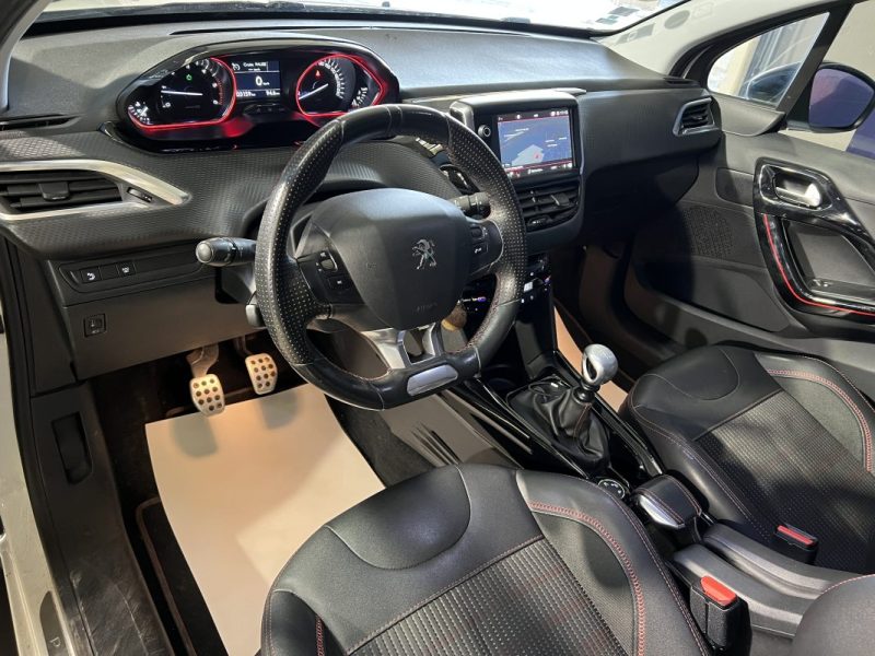 PEUGEOT 2008 1.6 HDI 120 GT LINE - GPS - CAMERA DE RECUL - SUIVI FACTURES  