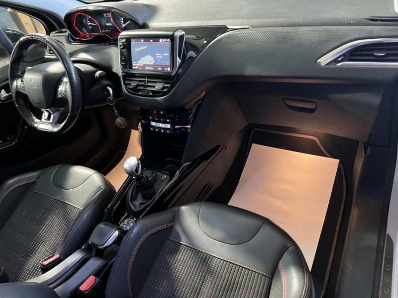 PEUGEOT 2008 1.6 HDI 120 GT LINE - GPS - CAMERA DE RECUL - SUIVI FACTURES  