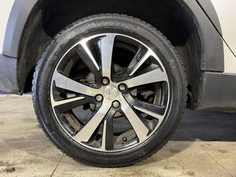 PEUGEOT 2008 1.6 HDI 120 GT LINE - GPS - CAMERA DE RECUL - SUIVI FACTURES  