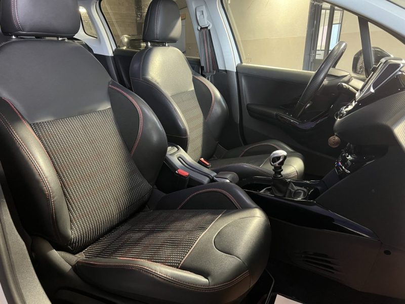 PEUGEOT 2008 1.6 HDI 120 GT LINE - GPS - CAMERA DE RECUL - SUIVI FACTURES  
