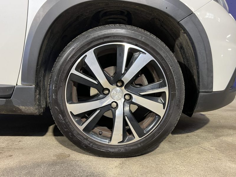 PEUGEOT 2008 1.6 HDI 120 GT LINE - GPS - CAMERA DE RECUL - SUIVI FACTURES  