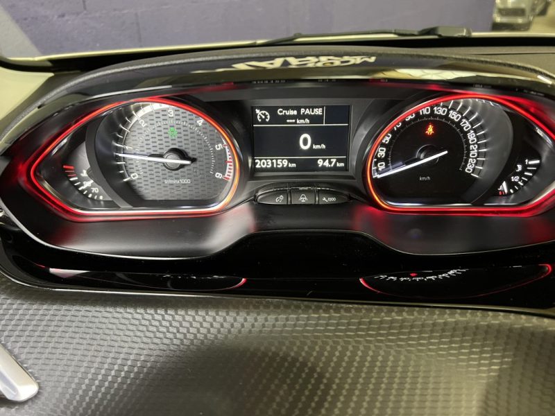 PEUGEOT 2008 1.6 HDI 120 GT LINE - GPS - CAMERA DE RECUL - SUIVI FACTURES  