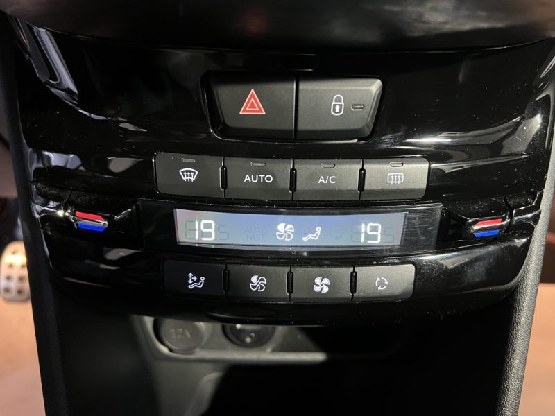 PEUGEOT 2008 1.6 HDI 120 GT LINE - GPS - CAMERA DE RECUL - SUIVI FACTURES  