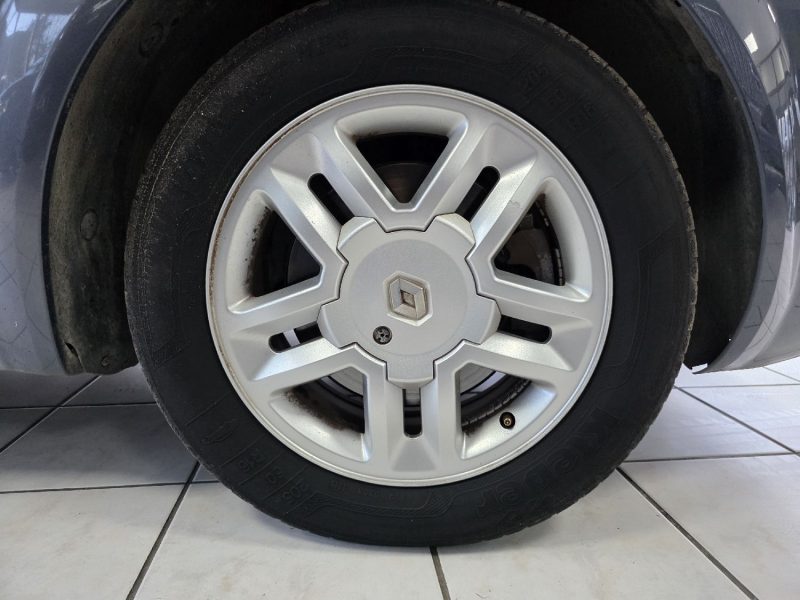 RENAULT SCENIC EXPRESSION 1.9DCI 130CH ANNEE 2008 187000KM