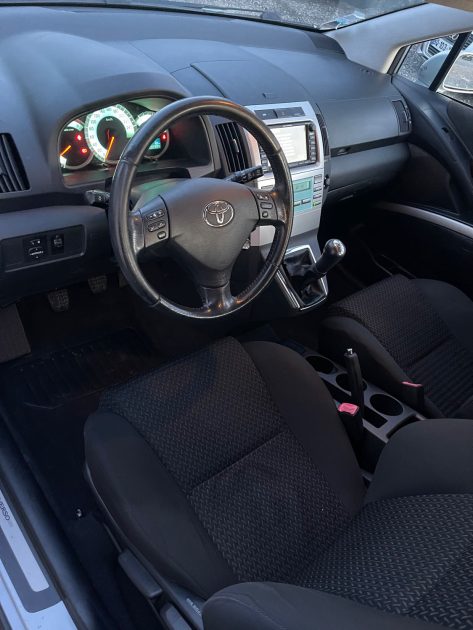 TOYOTA COROLLA-V 115 D-4D