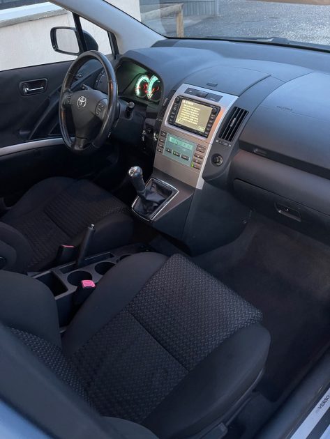 TOYOTA COROLLA-V 115 D-4D