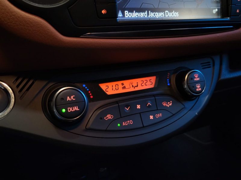 TOYOTA YARIS 1.3 VVTI 100CV BVM6 LOUNGE TOIT PANO / CAMERA