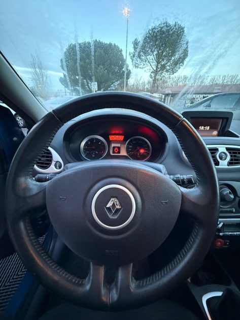 RENAULT CLIO III 1.5 DCi 70 bi-ton AUTHENTIQUE 