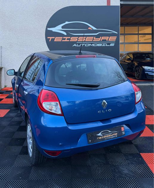 RENAULT CLIO III 1.5 DCi 70 bi-ton AUTHENTIQUE 