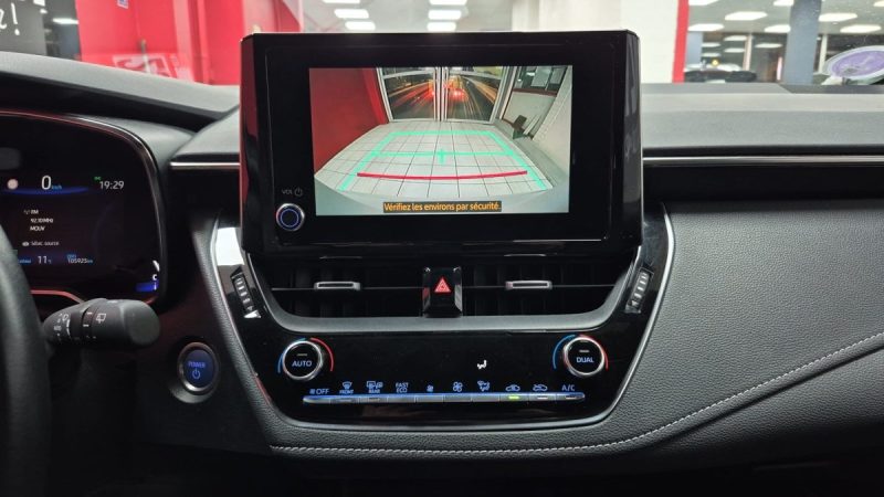 TOYOTA COROLLA BERLINE HYBRIDE 122cv DYNAMIC BUSINESS/1 ERE MAIN/TVA RECUPERABLE