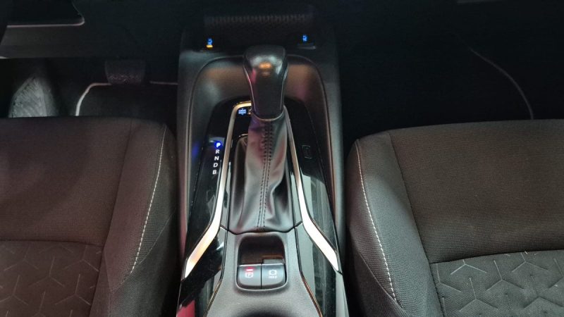 TOYOTA COROLLA BERLINE HYBRIDE 122cv DYNAMIC BUSINESS/1 ERE MAIN/TVA RECUPERABLE