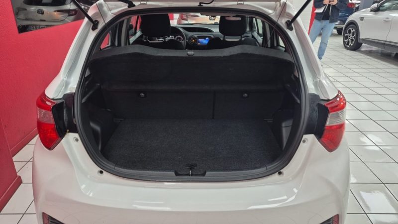 TOYOTA YARIS BERLINE HYBRIDE 100cv DYNAMIC BUSINESS/1 ERE MAIN/TVA RECUPERABLE